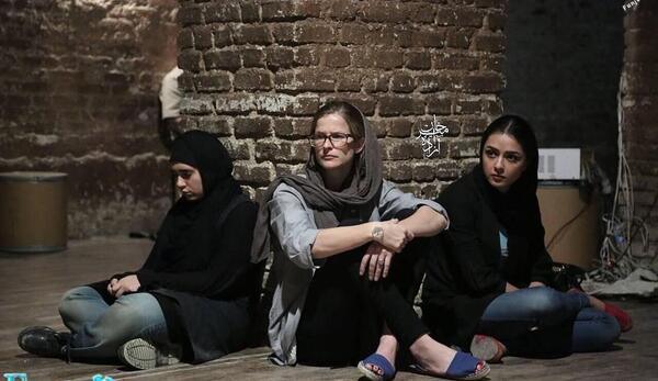 عکس ترانه علیدوستی در تئاتر