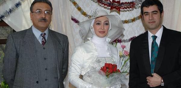 عکس الهام حمیدی با خانواده اش