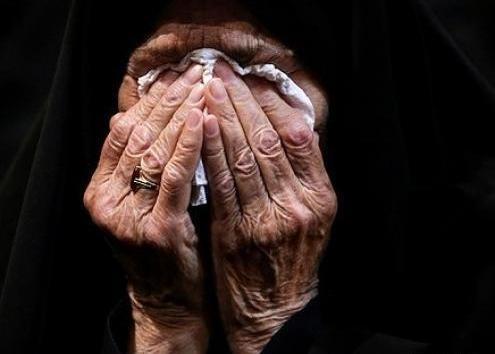 عکس مادر گریان