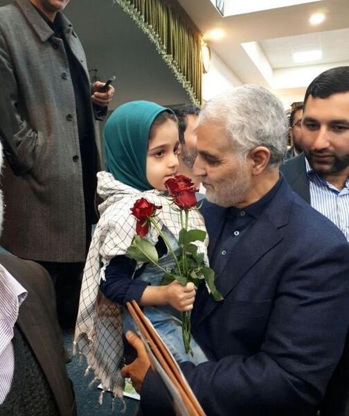 عکس سردار سلیمانی با فرزندانش