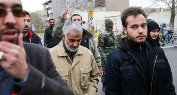 عکس سردار سلیمانی با فرزندانش