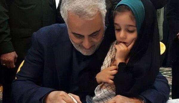 عکس سردار سلیمانی با فرزندانش
