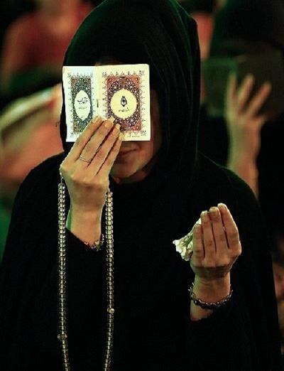 عکس دختر چادری قران بدست