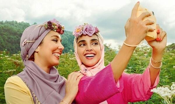 عکس الهه حصاری و مادرش
