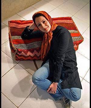 عکس شقایق دهقان با خواهرش