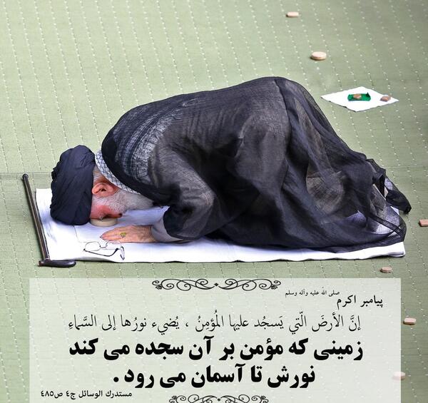 عکس در حال سجده