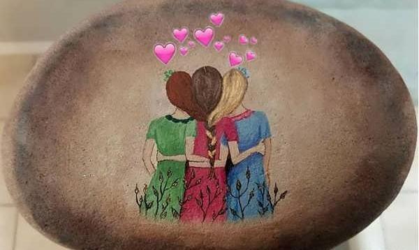 عکس نقاشی دختر روی سنگ