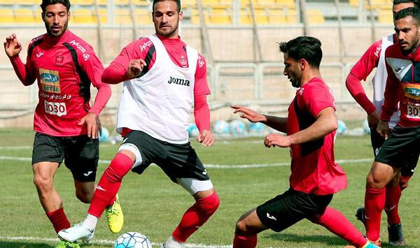 عکس پژمان جمشیدی با لباس پرسپولیس