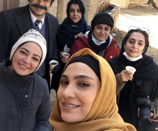 عکس رزیتا غفاری با چادر