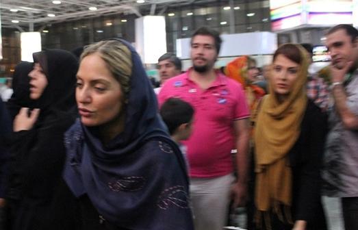 عکس رزیتا غفاری با چادر