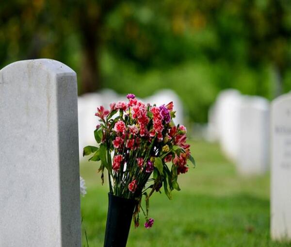 عکس درباره ی سنگ قبر