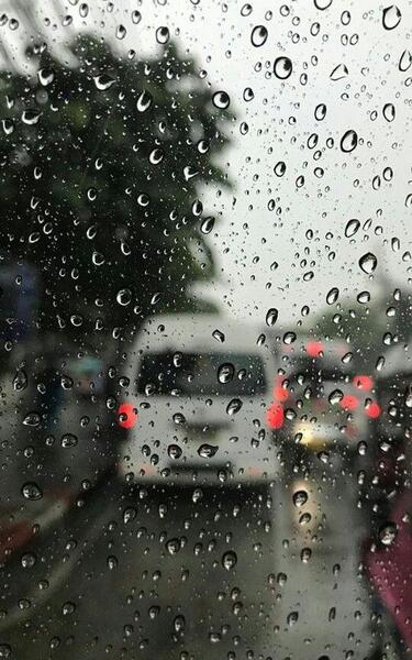عکس پشت شیشه ماشین بارانی