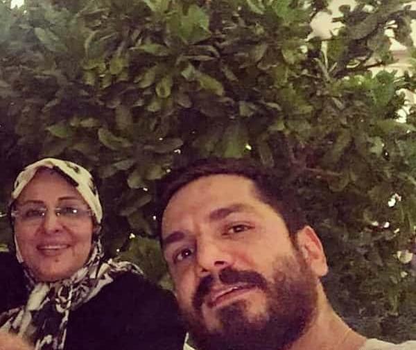 عکس عباس غزالی و مادرش