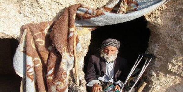 عکس غار سنگی حسین کوهکن