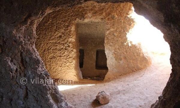 عکس غار سنگی حسین کوهکن