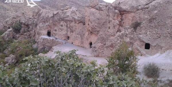 عکس غار سنگی حسین کوهکن