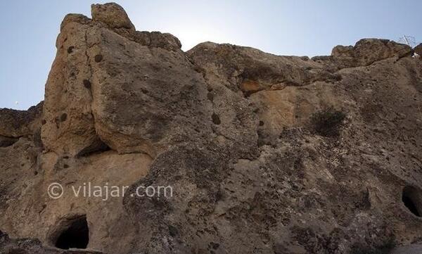 عکس غار سنگی حسین کوهکن