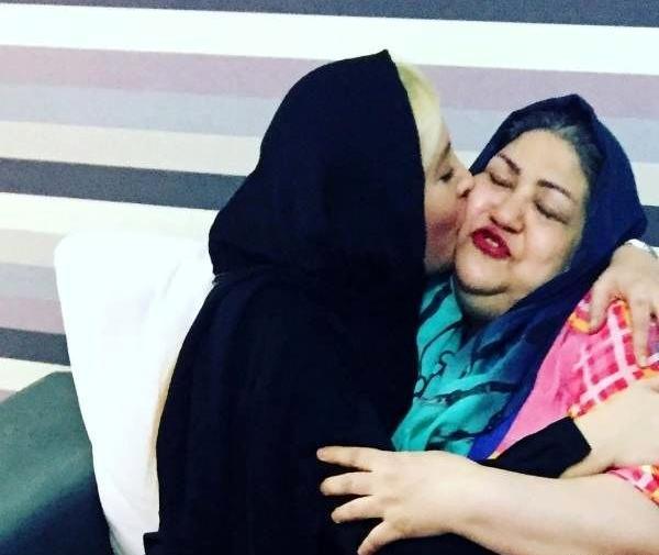عکس فریبا نادری با مادرش