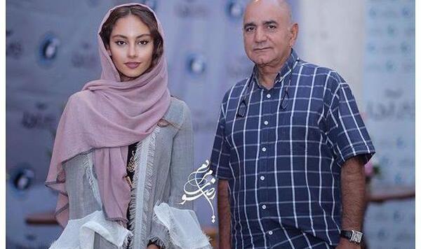 عکس ترلان پروانه و پدر و مادرش