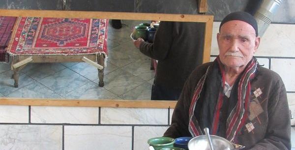 عکس پیرمرد قهوه چی