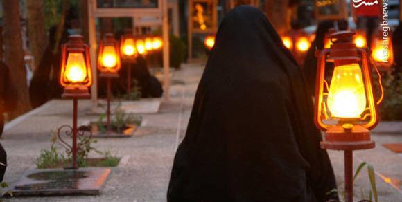 عکس دختر چادری در مزار شهدا