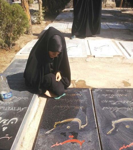 عکس دختر چادری در مزار شهدا