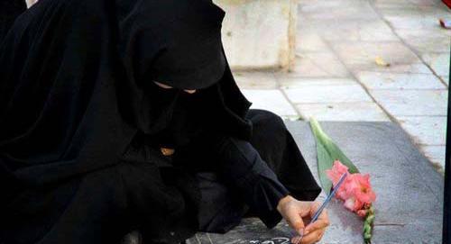 عکس دختر چادری در مزار شهدا