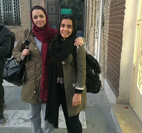 عکس ترانه علیدوستی و هوادارانش