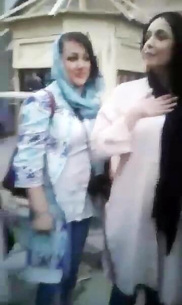 عکس ترانه علیدوستی و هوادارانش