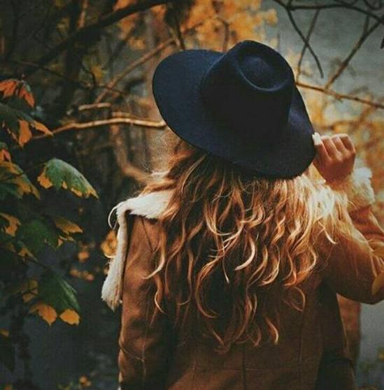 عکس پروفایل دختر با کلاه