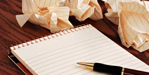 عکس در حال نویسندگی