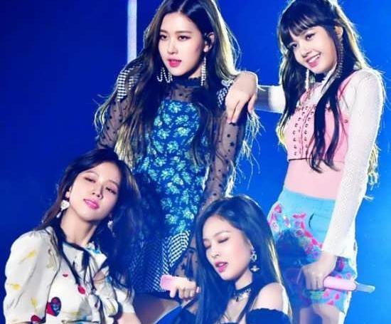 عکس بلک پینک همراه با اسم