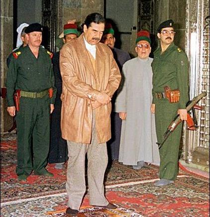عکس سنگ قبر صدام حسین