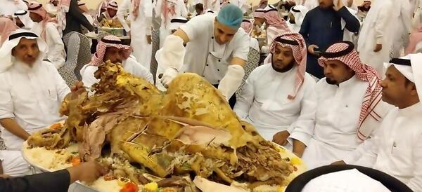 عکس غذا خوردن عروس و داماد