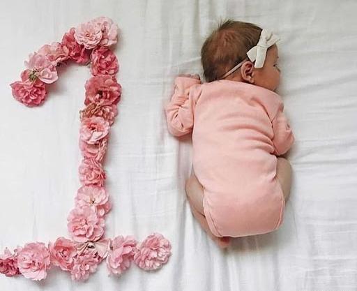 عکس ماهگرد نوزاد با لاک