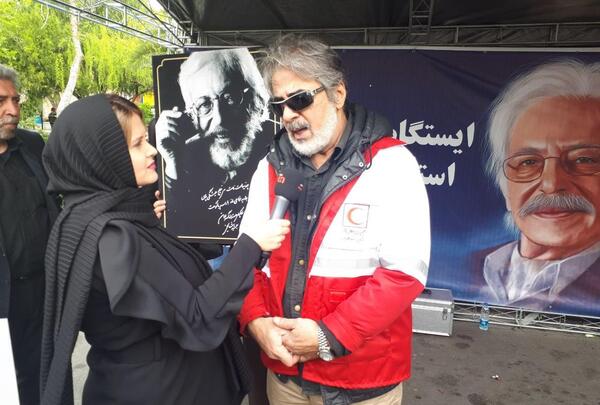 عکس همسر جمشید مشایخی در تشییع جنازه