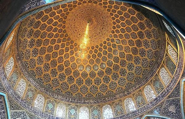 عکس طاووس مسجد شیخ لطف الله