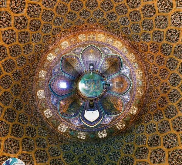 عکس طاووس مسجد شیخ لطف الله