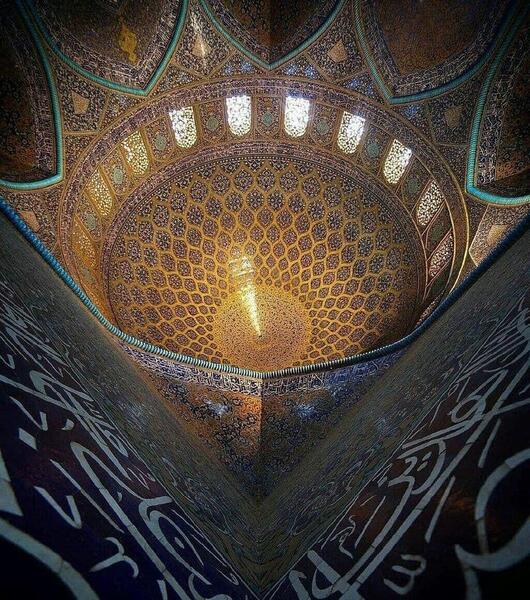 عکس طاووس مسجد شیخ لطف الله
