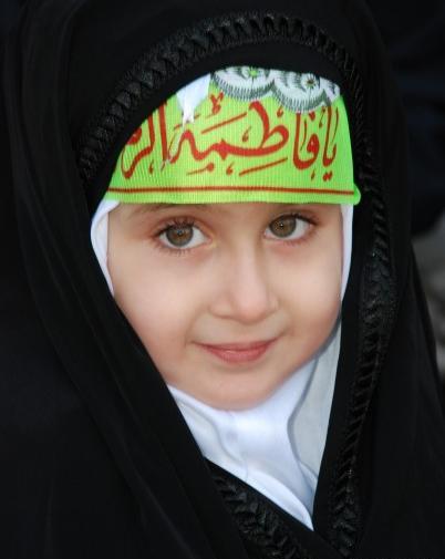 عکس دختر چادری با سربند یا زهرا