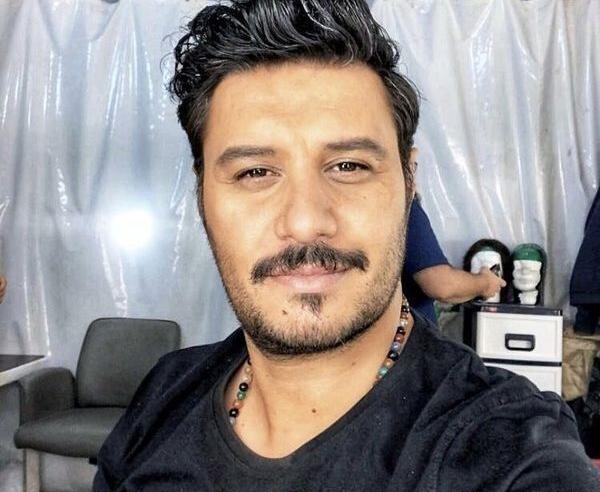 عکس قبر جواد عزتی