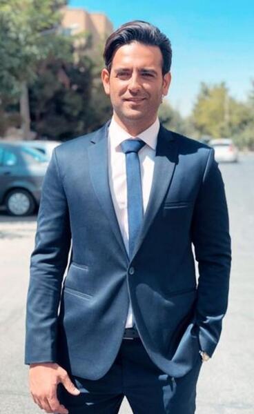 عکس امیرحسین آرمان با کت و شلوار