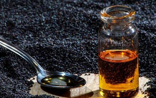 عکس از روغن سیاه دانه
