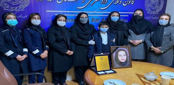 عکس پریوش نظری وکیل