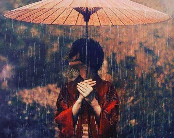 عکس دختر تنها در هوای بارانی