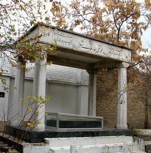 عکس سنگ قبر رضا بیک ایمانوردی