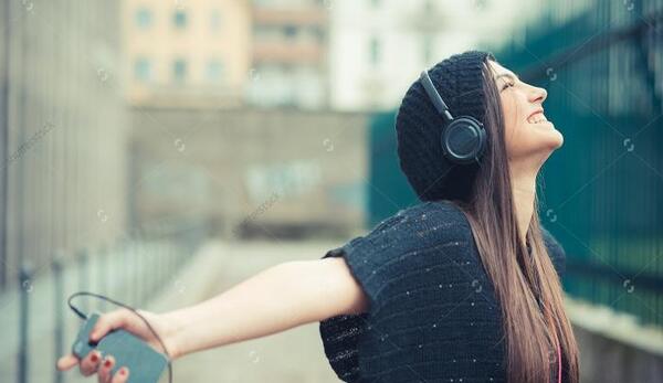 عکس پروفایل دخترونه هدفون