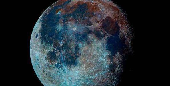 عکس ماه رنگارنگ