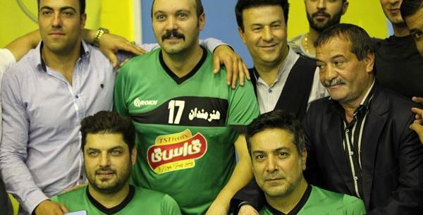 عکس حمیدرضا پگاه و فرزندش