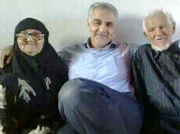 عکس قاسم سلیمانی بغل امام حسین